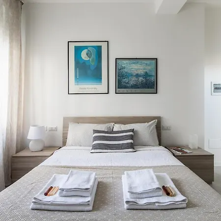 Carlotta's By Solutions Apartment *